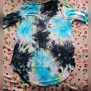 Torrid Tie-Dye V-Neck Short Sleeve Top